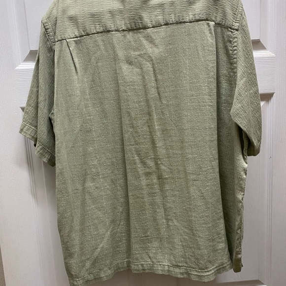 Resort style mens shirt - Picture 3 of 3